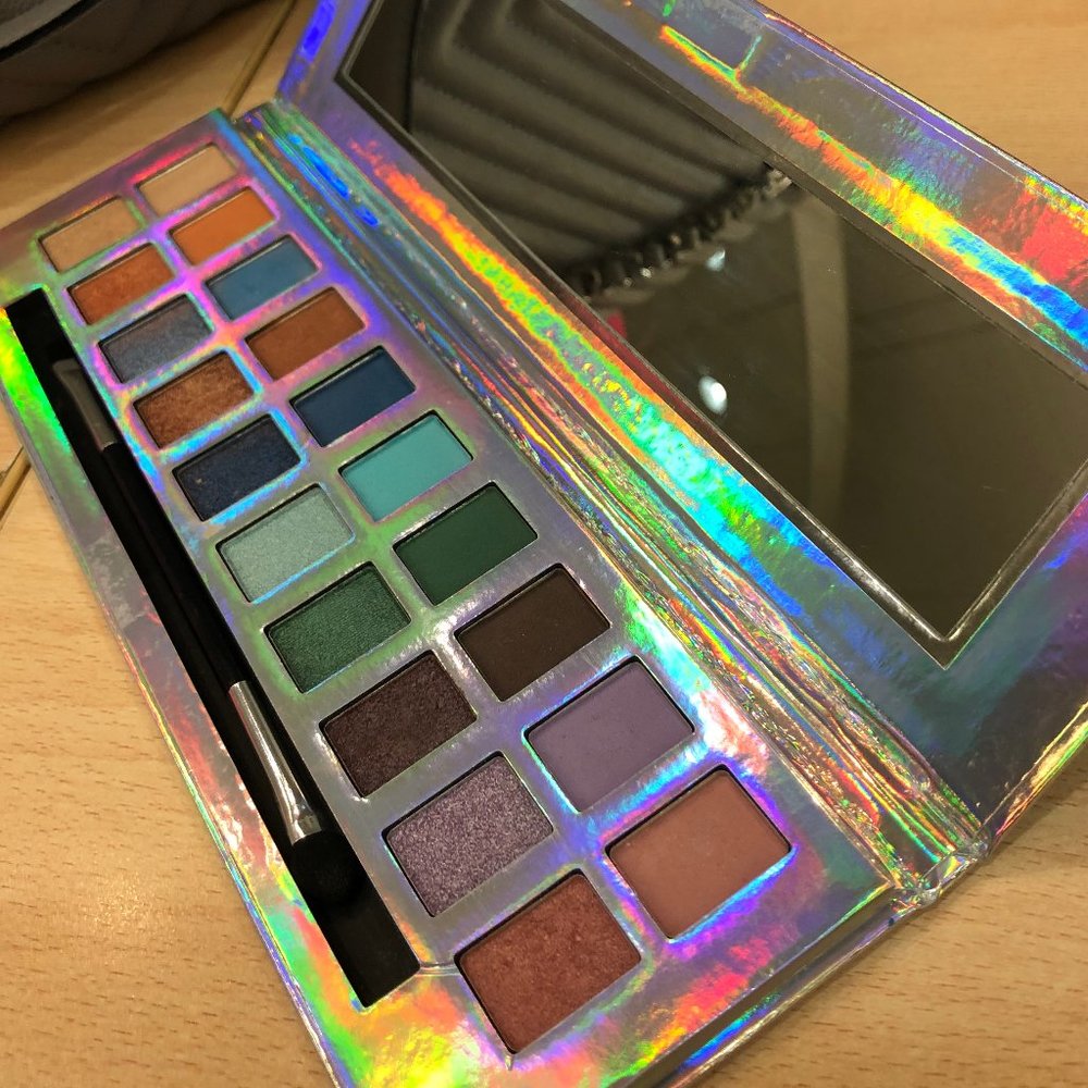 Off Duty Mermaid Eyeshadow Palette